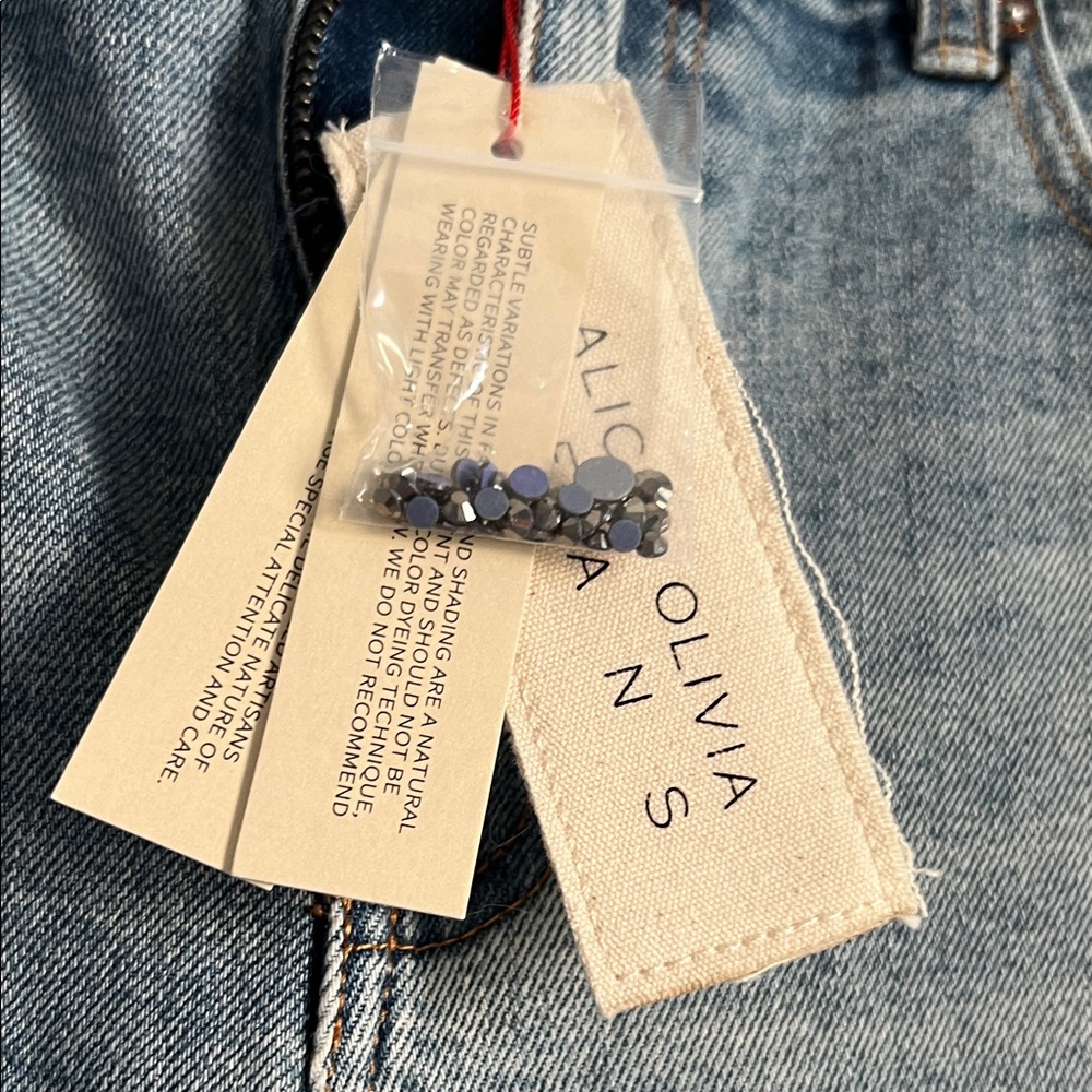 NWT Alice+Olivia Weezy jeans with Embellished Hem 28 - Picture 3 of 6